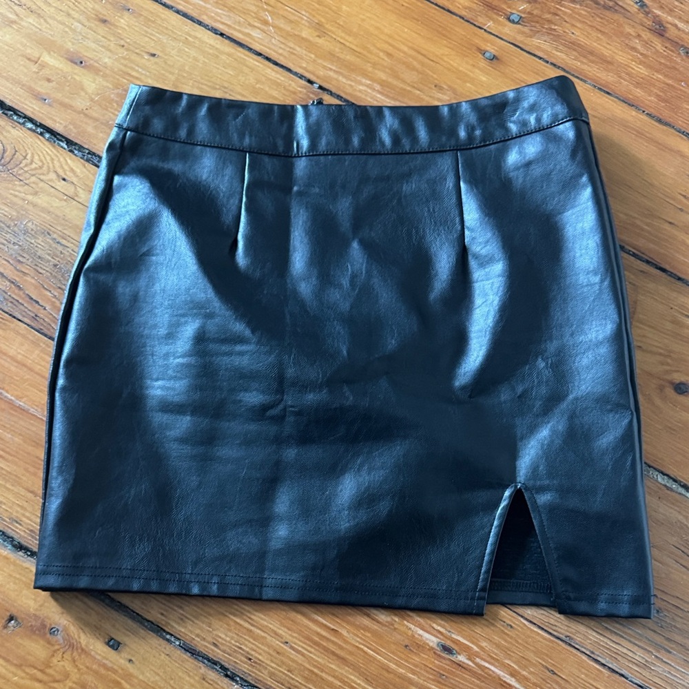 Lulu’s Black Faux Leather Mini Skirt XS Brand New Without Tags